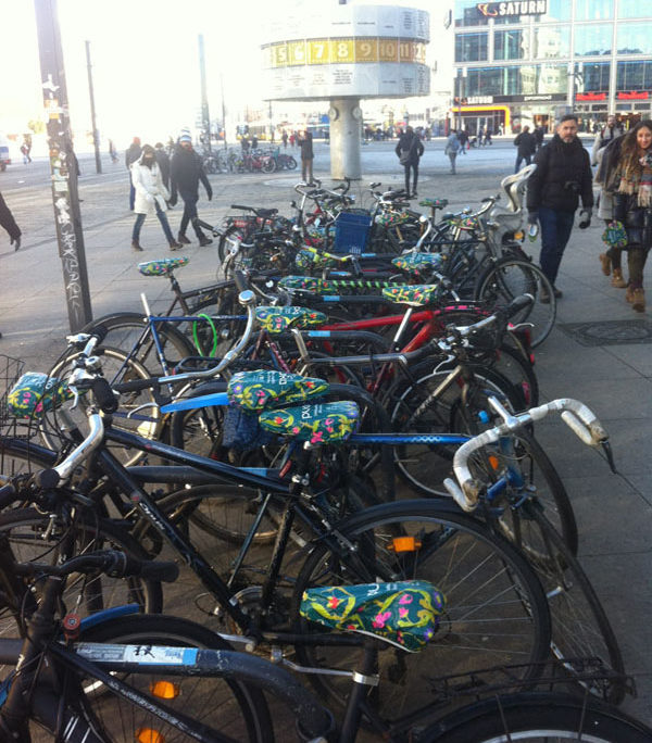 Berlin Alexanderplatz Verteilung Sattelschoner Pukka Tee