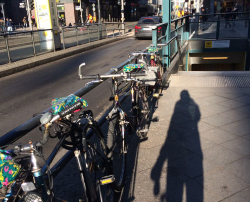 Berlin Friedrichstraße Verteilung Sattelschoner Pukka Tee